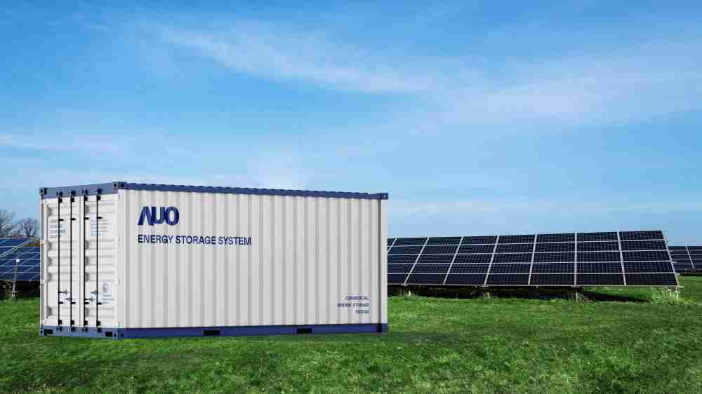 人生就是博透过AI数据管理，，，提供不同类型用户进行储能与能源管理，，，，达到再生能源管控调度成效