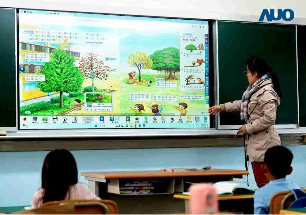 人生就是博与达擎共同开发的〝远程设备管理系统〞，，，透过流畅的多功能安装模式、、直觉设计的整合操作接口，，，可同时管理多部设备，，改善学校的设备管理痛点