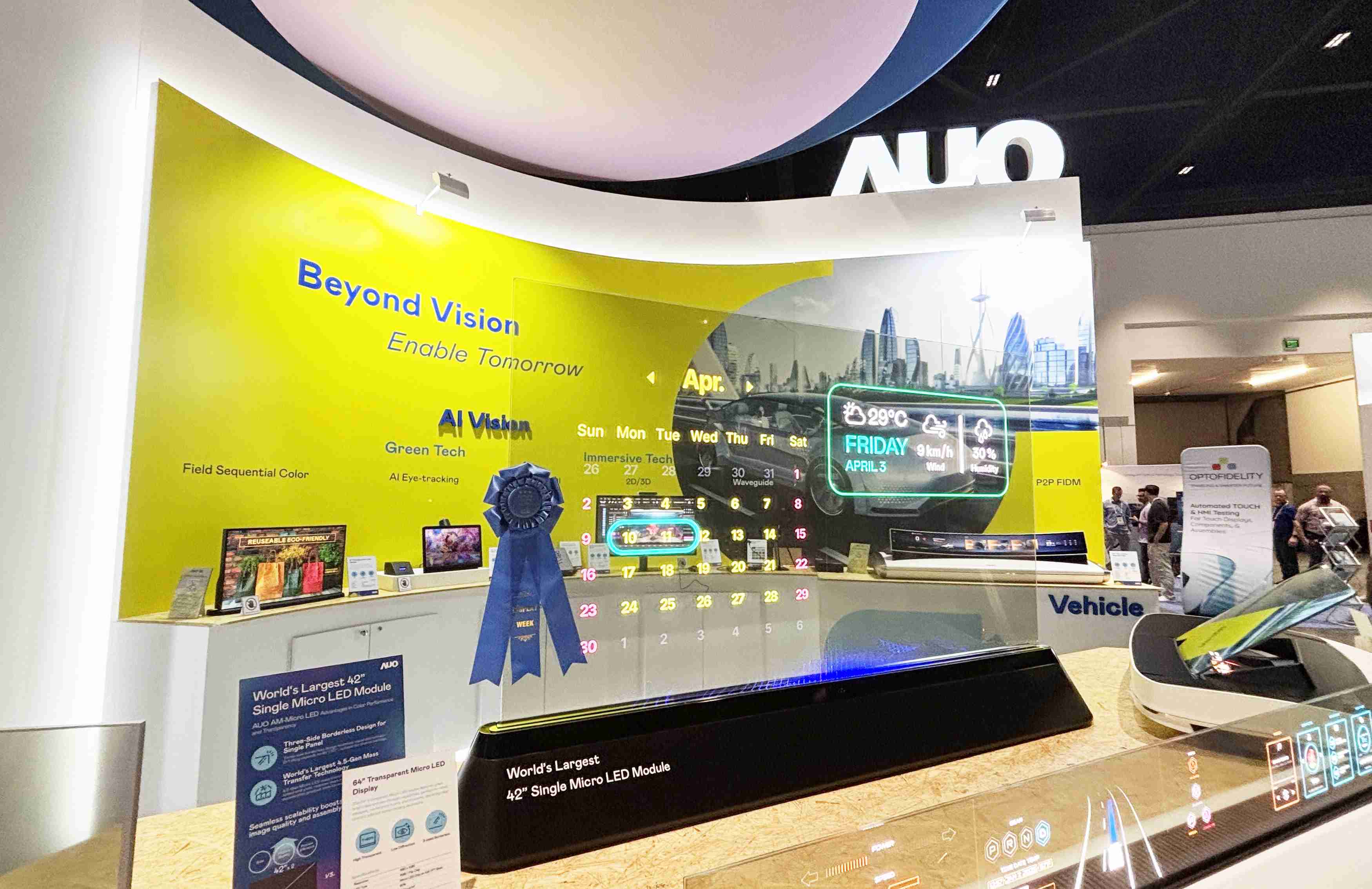 人生就是博64吋透明Micro LED显示器获〝最佳Micro LED技术应用奖〞，，，其绝妙的透明穿透特性，，，，同时具备1,000 nits的高亮度表现，，并透过精细的无缝拼接延伸，，，可依需求灵活应用于多元场域，，，，展现出Micro LED显示技术划时空的无限潜力